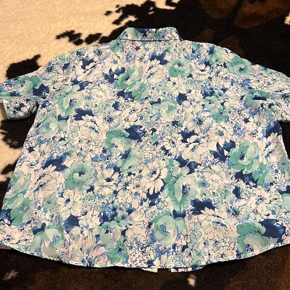 Nikki blue and green flower button down size XL - Picture 4 of 4